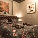 King Lux Apartment - Top Location - Massage - Garden!
